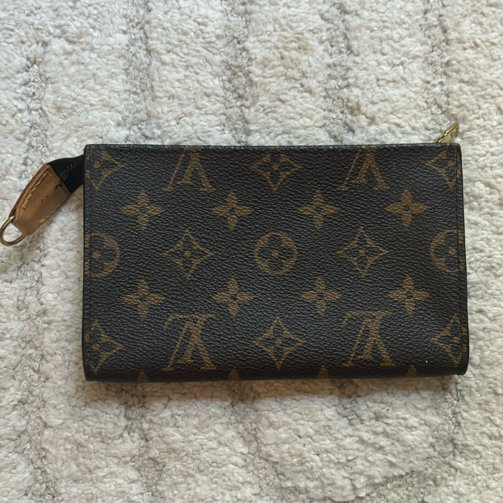 Vintage authentic classic LV pouch. Excellent condition.